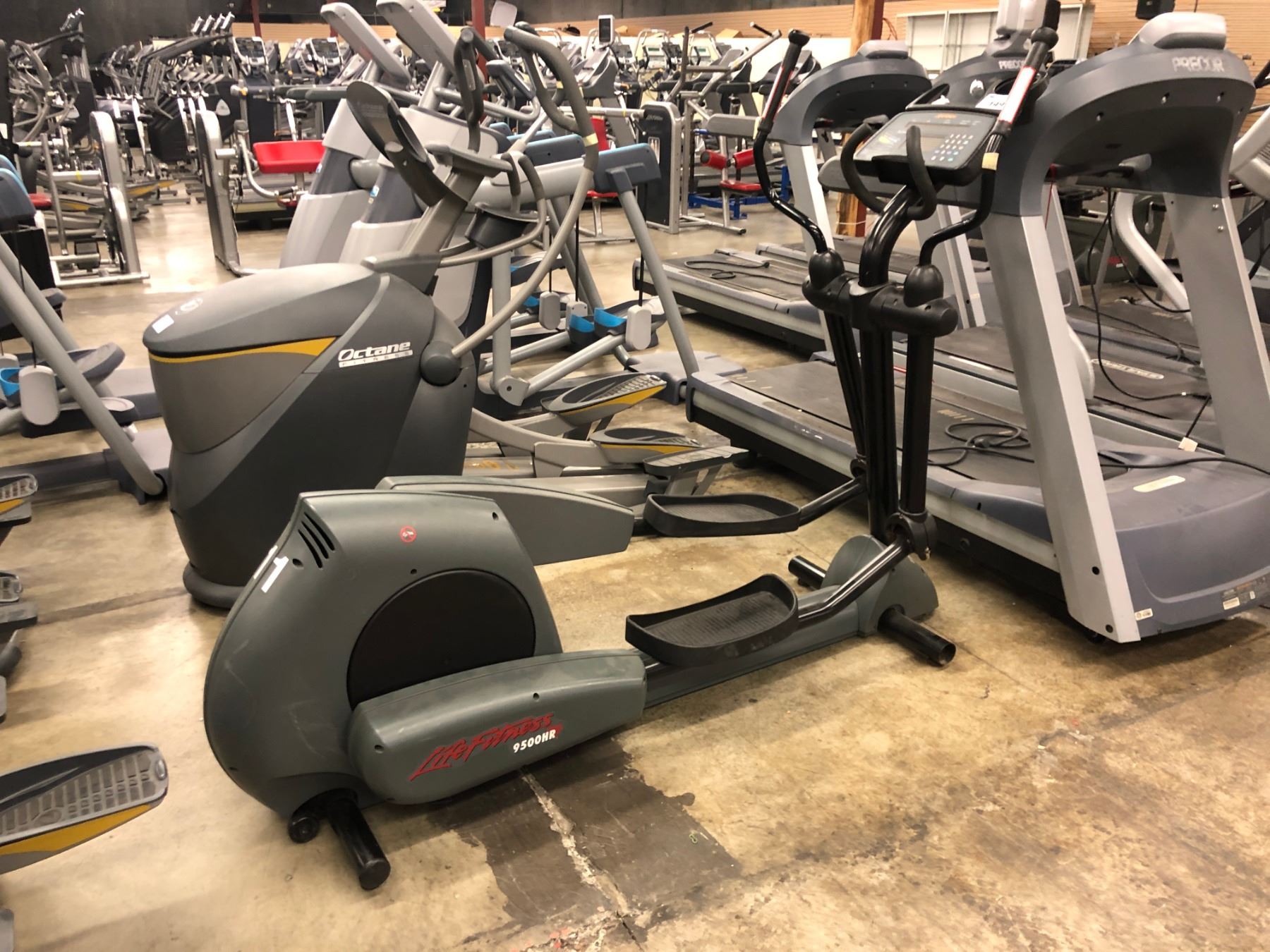 LIFE FITNESS 9500HR ELLIPTICAL MACHINE