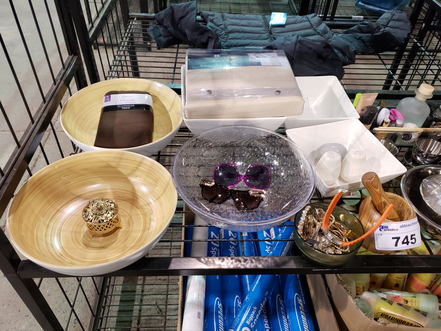 ASSORTED HOUSEHOLD/KITCHEN ITEMS - Able Auctions