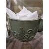 Image 2 : 4 ASSORTED PLANTERS