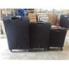 Image 2 : NEW OUT OF BOX SWISS GEAR BLACK WITH BLUE TRIM 3 PIECE SUITCASES