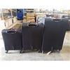 Image 2 : NEW OUT OF BOX SWISS GEAR BLACK WITH RED TRIM 3 PIECE SUITCASES