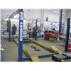 Image 1 : BEN PEARSON 4 POST, 9000 LB HOIST WITH 2 CENTER JACKS,