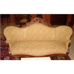VICTORIAN WALNUT SOFA
