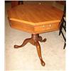 Image 1 : HENKEL-HARRIS QUEEN ANNE STYLE TABLE