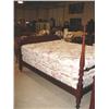 Image 2 : WALNUT POSTER BED