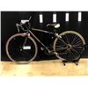 Image 1 : BLACK KONDA DEW PLUS 20 SPEED ROAD BIKE, NEEDS GENERAL MAINTENANCE/FRONT BRAKE ADJUSTMENT, 74 CM