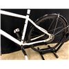 Image 2 : WHITE NORCO INDIE 2 27 SPEED HYBRID TRAIL BIKE WITH FRONT AND REAR HYDRAULIC DISC BRAKES, 18" FRAME