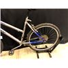 Image 2 : GREY CARRERA STONE 18 SPEED FRONT SUSPENSION TRAIL BIKE, 70 CM STANDOVER HEIGHT