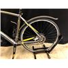 Image 2 : GREY DEVINCI COPENHAGEN 20 SPEED ROAD BIKE WITH FRONT AND REAR HYDRAULIC DISC BRAKES, BRAKES/WHEELS