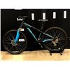 Image 1 : BLACK DEVINCI CHUCK 21 SPEED FRONT SUSPENSION MOUNTAIN BIKE WITH FRONT AND REAR DISC BRAKES, 70 CM
