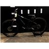 Image 1 : BLACK TREK ROSCOE 7 10 SPEED FRONT SUSPENSION MOUNTAIN BIKE WITH FRONT AND REAR HYDRAULIC DISC