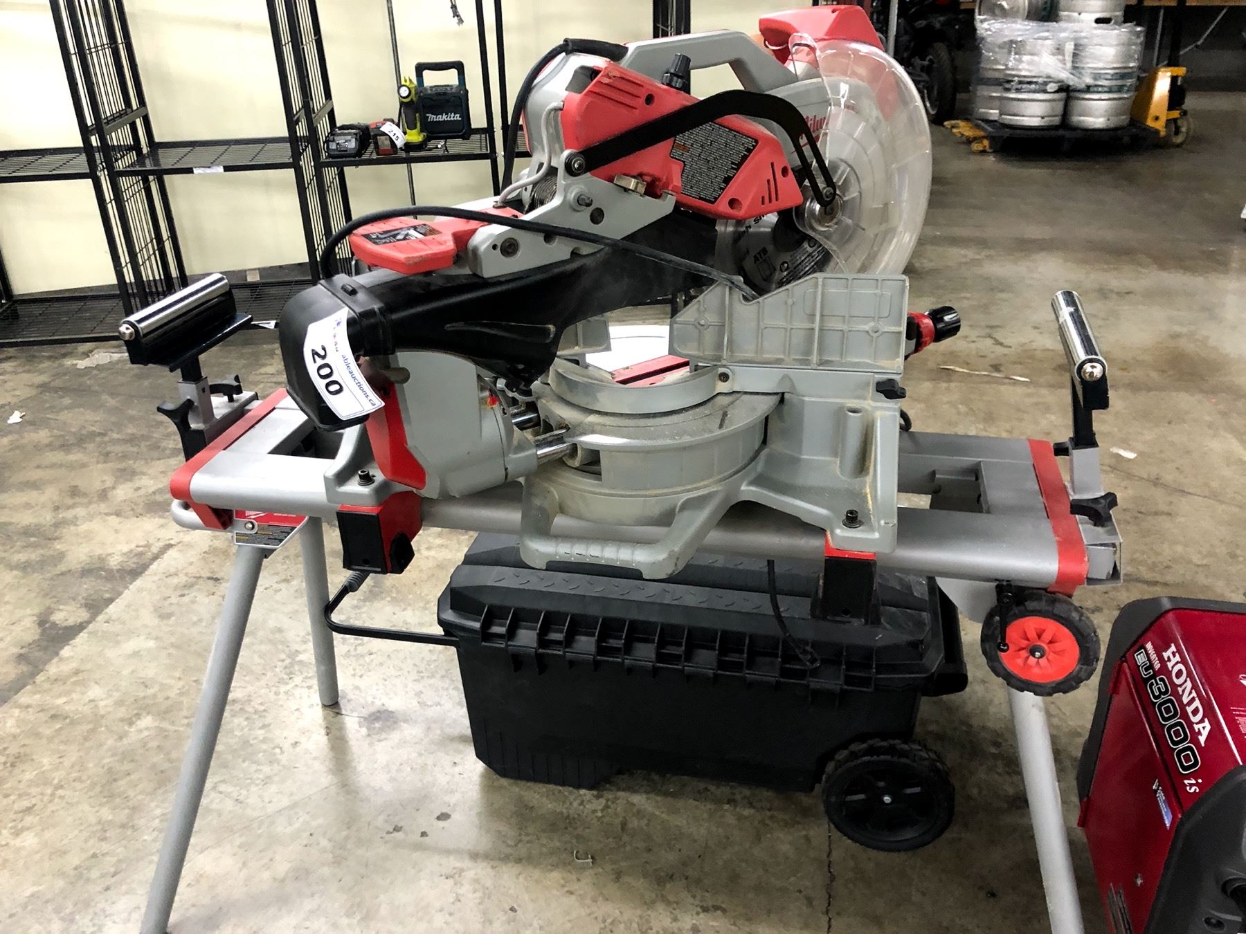 MILWAUKEE 12 MILWAUKEE 12