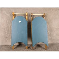 2 Sleigh Stands
