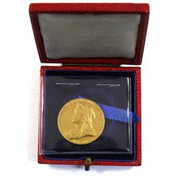 1897, .917 Gold Diamond Jubilee Medal of Queen Victoria. By: G.W. de Saulles. 26mm, 13g, Eimer# 1817