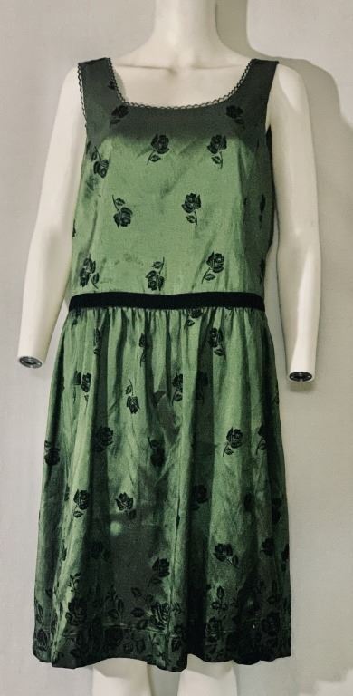 The Twilight Saga: New Moon (2009) - Bella's (Kristen Stewart) Green Birthday Party Dress The Twilight Saga: New Moon (2009) - Bella's (Kristen Stewart) Green Birthday Party Dress