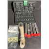 Image 2 : Tomb Raider (2018) - Set of 9 Miscellaneous Props
