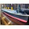 Image 2 : 1:192 SCALE MODEL OF THE TITANIC IN SOLD WOOD WITH GLASS SHOWCASE.  SHIP MEASURES 56" LONG,