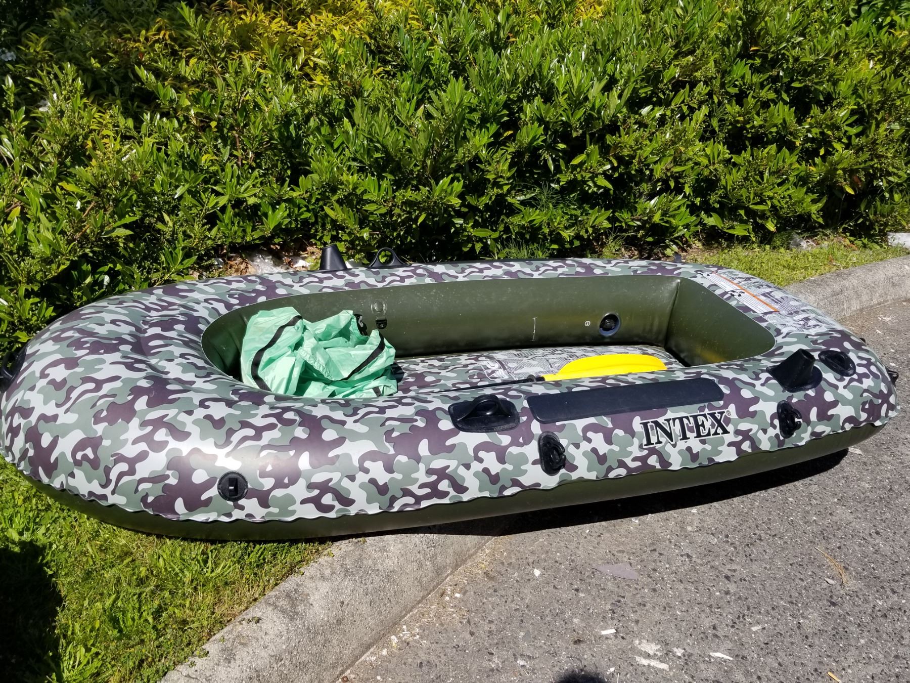 Camo Raft CAMO INFLATEABLE RAFT - Big Valley Auction