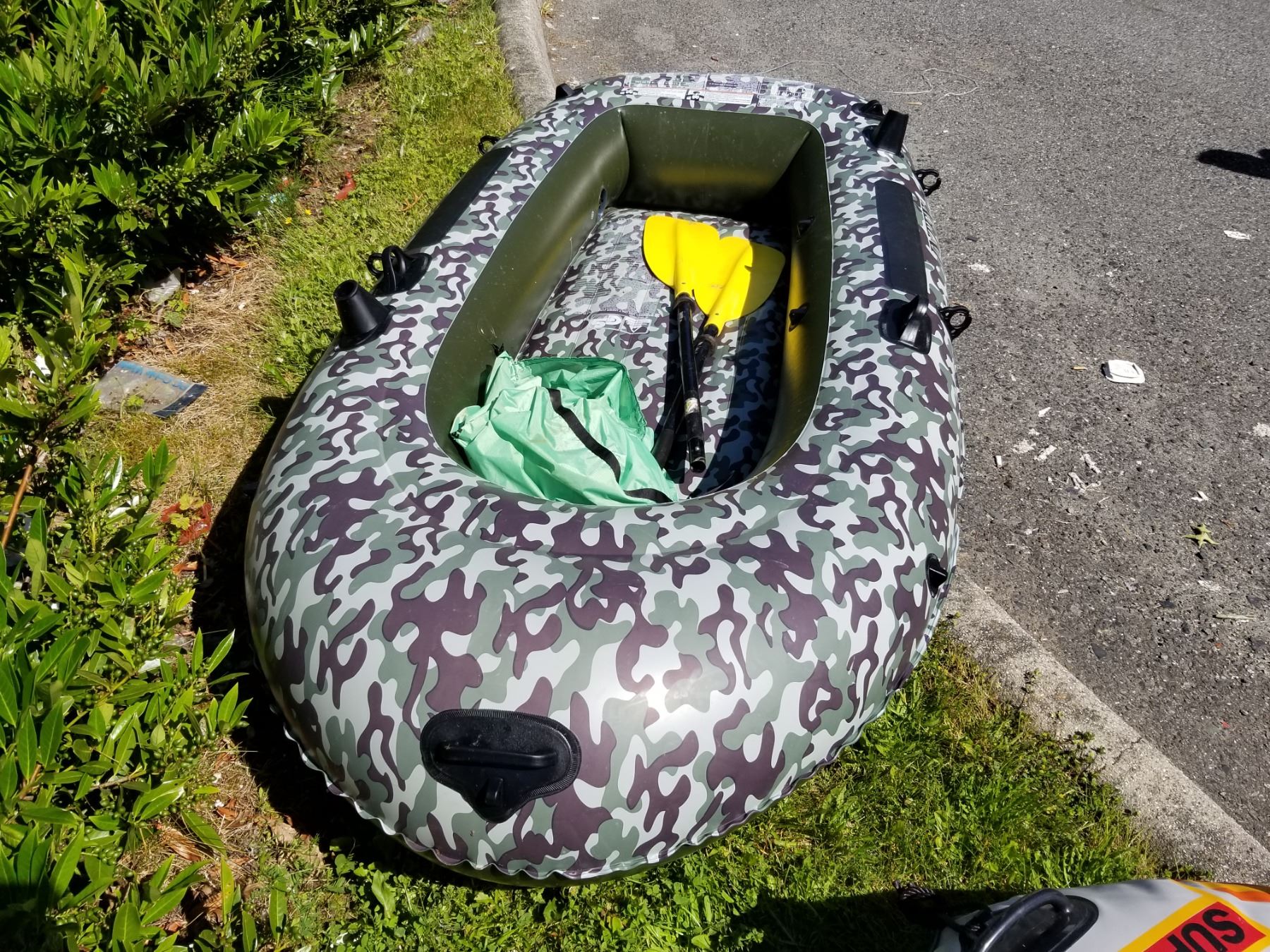 Camo Raft CAMO INFLATEABLE RAFT