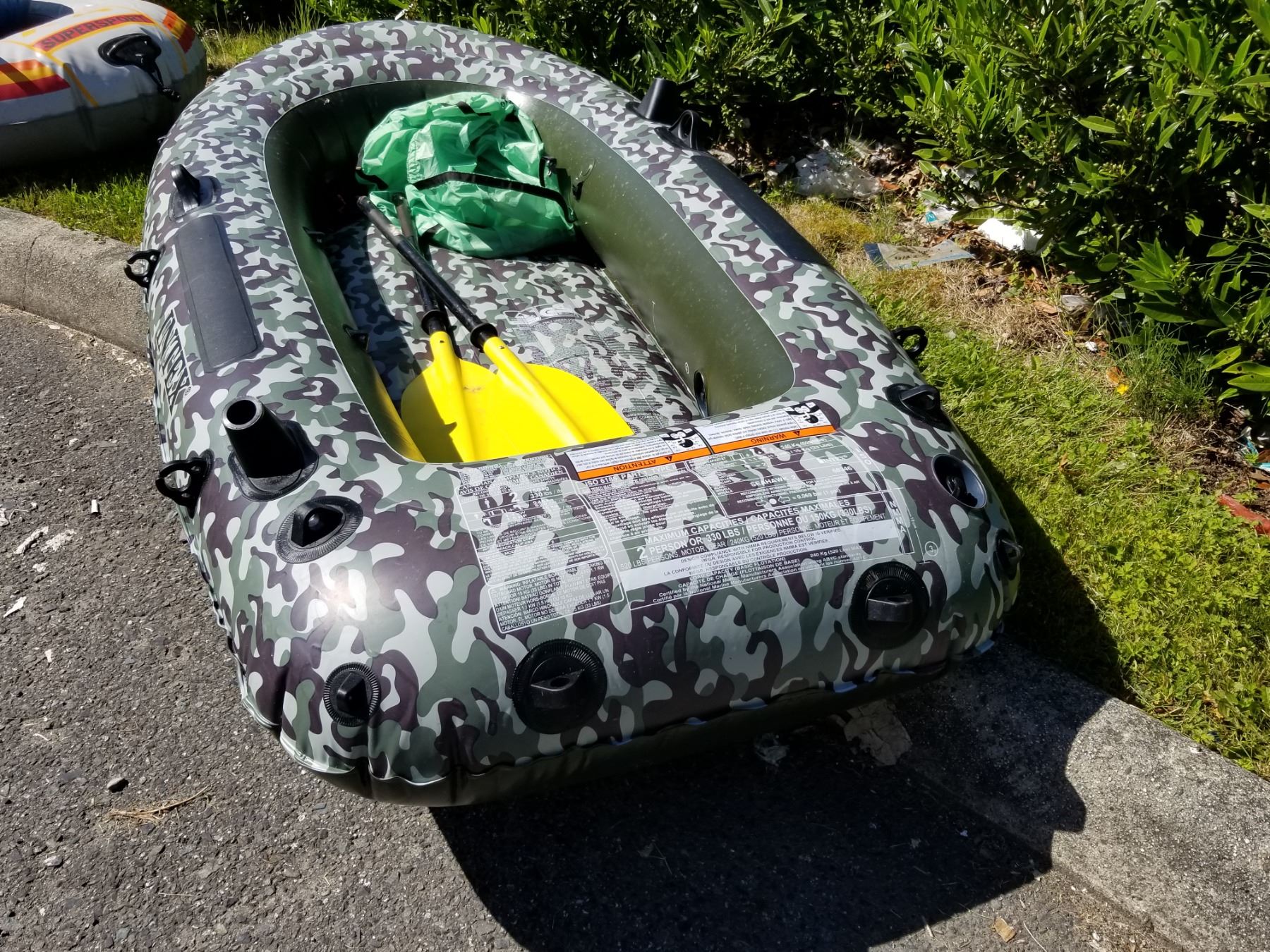 Camo Raft CAMO INFLATEABLE RAFT