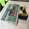Image 1 : DEWALT 20V CORDLESS FLASH LIGHT W/ BATTERY AND MOWAIRE