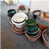 Image 2 : LOT OF VARIOUS SIZED PLANTERS