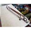 Image 1 : 3 METAL ASSIST BARS