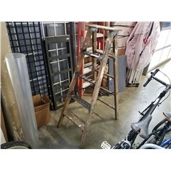 5FT WOOD A-FRAME LADDER
