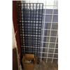 Image 1 : BLACK GRIDWALL AND HOOKS