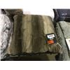 Image 1 : UGG Throw Pillow (20" x 20")