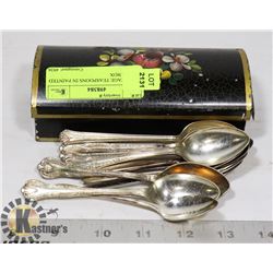 13 VINTAGE TEASPOONS IN PAINTED METAL BOX