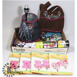 2 GIRLS PURSE, NOTE PADS, COLOR DOODLE ACTIVITY