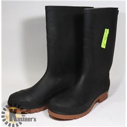 PAIR OF VIKING RUBBER STEEL TOED BOOTS SIZE 10