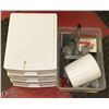 Image 1 : PLASTIC STORAGE DRAWERS PLUS A BOX OF MISC