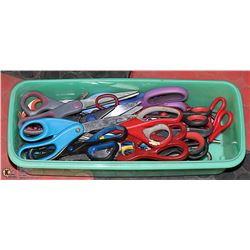 GREEN TOTE OF SCISSORS