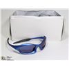 Image 1 : BOX OF DESIGNER SUNGLASSES - BLUE WITH 100% UV
