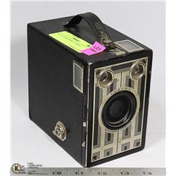 VINTAGE BROWNIE CAMERA