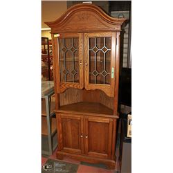 OAK CORNER CHINA / CURIO CABINET