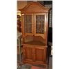 Image 1 : OAK CORNER CHINA / CURIO CABINET