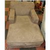 Image 1 : LOUNGER CHAIR- OVERSIZED- TAUPE COLOR