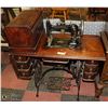 Image 1 : ANTIQUE DOMESTIC NO. 4 SEWING MACHINE -