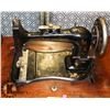 Image 2 : ANTIQUE DOMESTIC NO. 4 SEWING MACHINE -