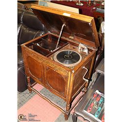 1920'S VICTROLA WORKING GRAMAPHONE WITH RECORDS