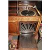 Image 3 : 1920'S VICTROLA WORKING GRAMAPHONE WITH RECORDS