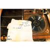 Image 4 : 1920'S VICTROLA WORKING GRAMAPHONE WITH RECORDS