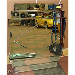 MIRROR- GEOMETRIC DECORATIVE BY LA VERRERIE