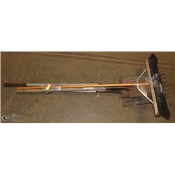 BUNDLE OF YARD / GARDEN TOOLS - HAY FORK,