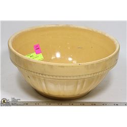 10" VINTAGE POTTERY MIXING BOWL