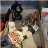 Image 2 : 2 TRAYS OF WOOD BOWLS, BOOKENDS, FIGURES