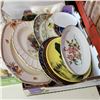 Image 2 : 2 TRAYS OF CHINA PLATTERS AND FIGURES